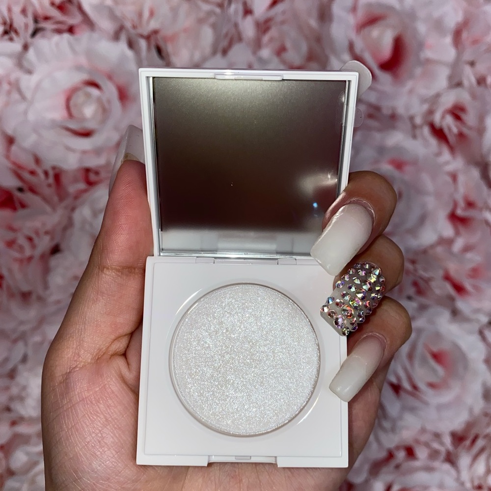 Makeup by Mario Highlighter in “Quartz”